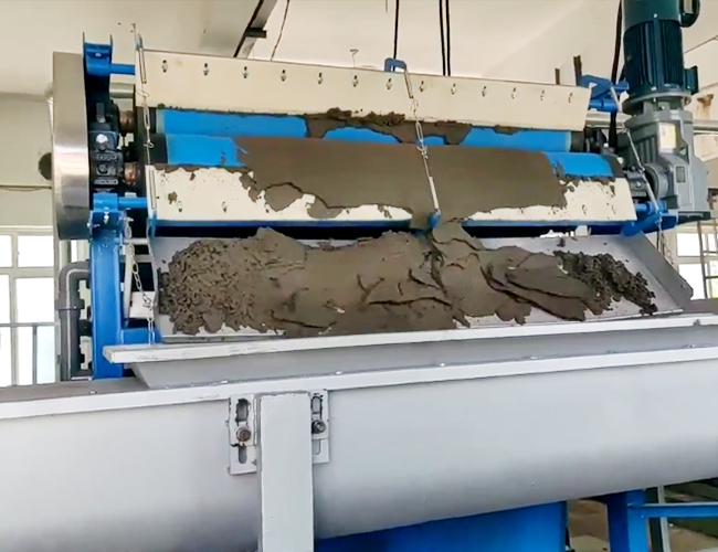 博宇环保带式浓缩脱水一体机扎根内蒙古,污泥脱水效果获赞!